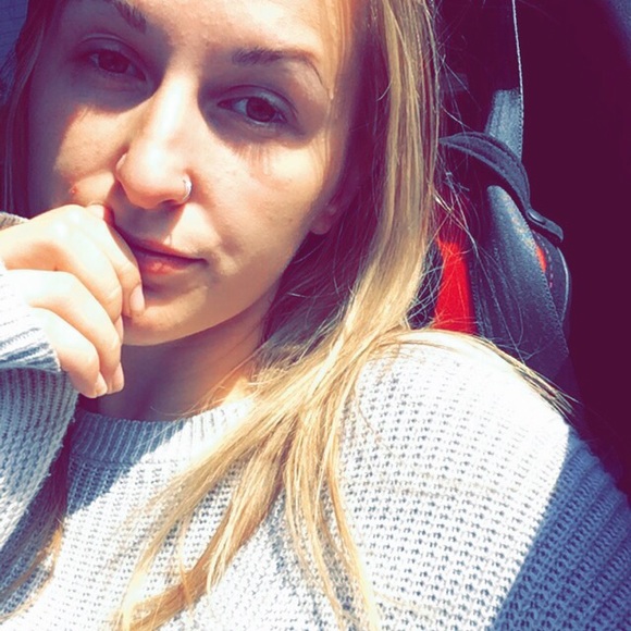 Meet your Posher, Ashley - Picture 2 of 4